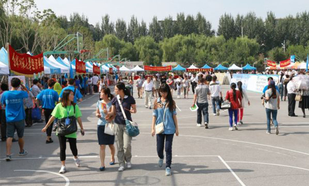 上海上海汇华学院新生招商活动策划